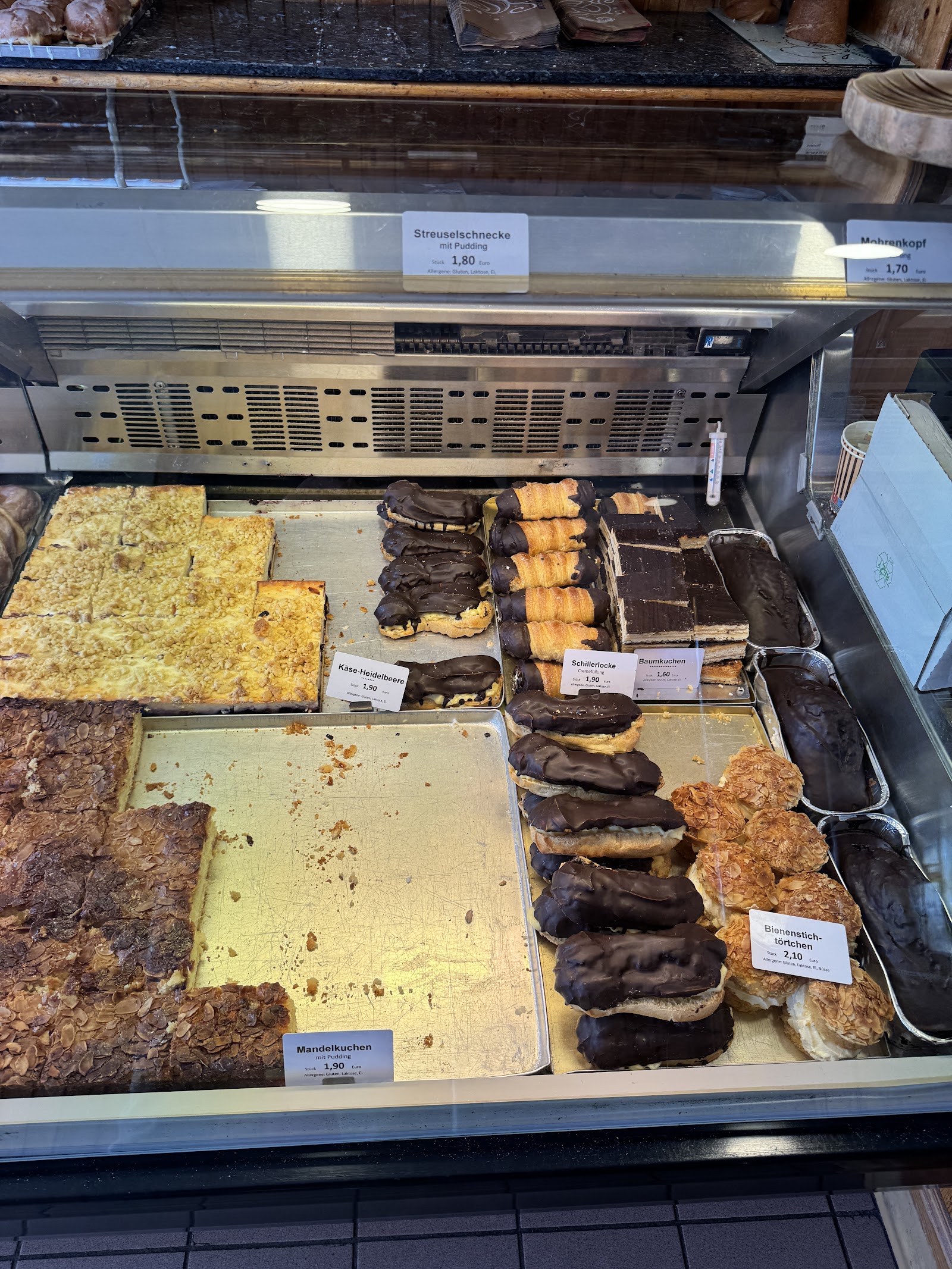 Café-Atmosphäre bei Bäckerei Schmidt